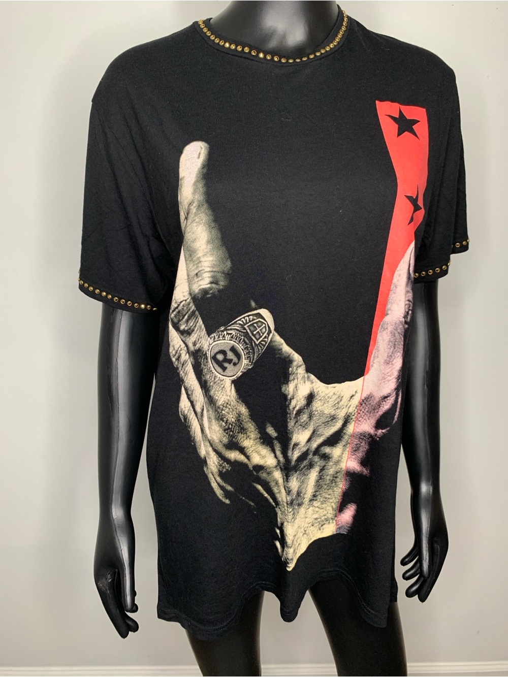 Robin's Jean Black Short-Sleeve Graphic Tee with Red Stripe and Star